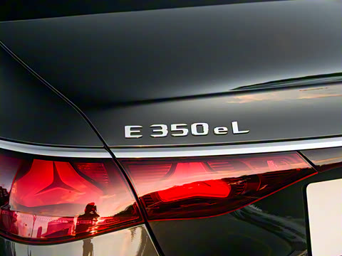 2024�� E 350 e L ���ʽ��϶����γ�
