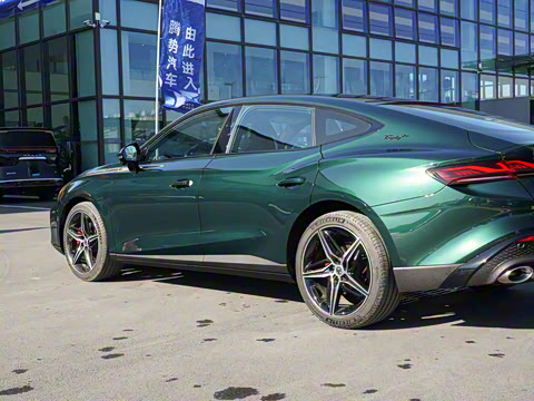 2025�� 2.0T Trophy+ �����˶���