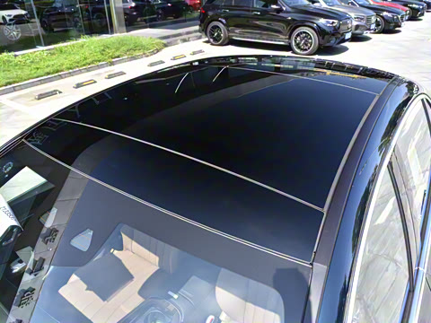 2025�� E 300 L ʱ����