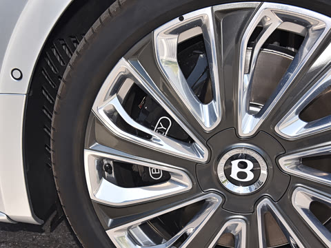 2026�� 4.0T V8 Mulliner