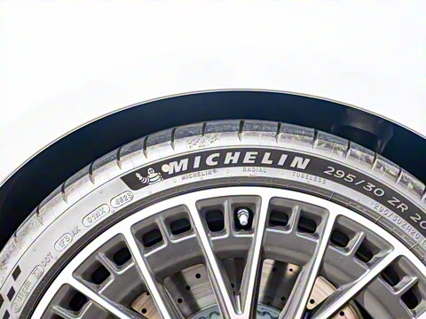 2024�� AMG CLE 53 4MATIC+ ���ܳ�