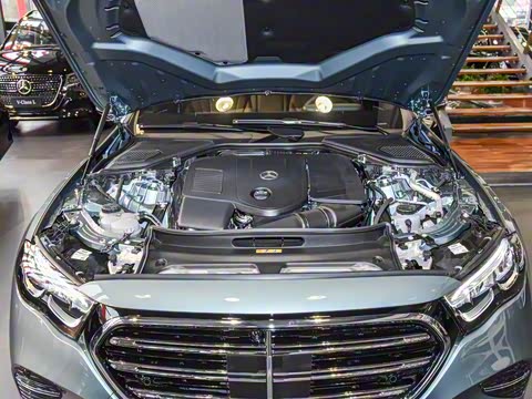 2025�� E 300 L ʱ����