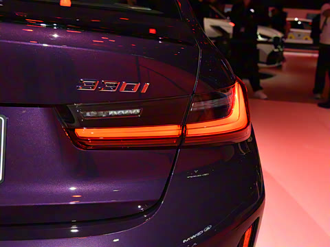 2025�� 330i 50����������