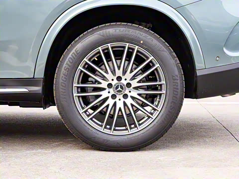 2025�� GLC 300 L 4MATIC ������ 5��