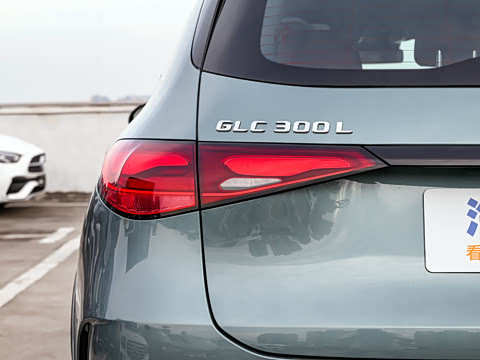 2025�� GLC 300 L 4MATIC ������ 5��