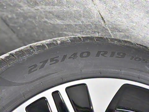 2024�� E 350 e L ���ʽ��϶����˶��γ�