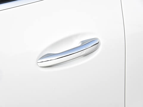 2025�� GLC 300 L 4MATIC ������ 7��