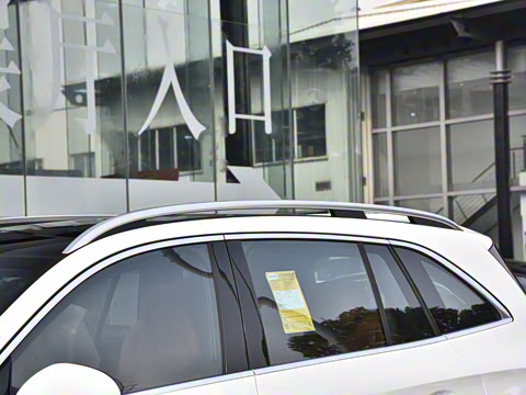 2025�� GLC 300 L 4MATIC ������ 7��