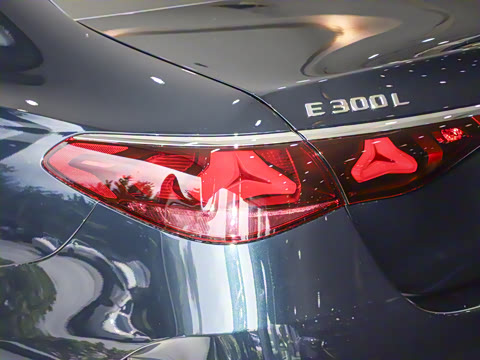 2025�� �Ŀ� E 300 L �����˶���