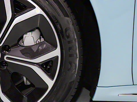 2025�� 705km Max