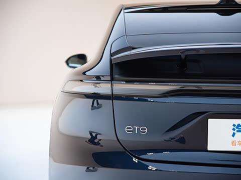 2025�� 102kWh �׷�������