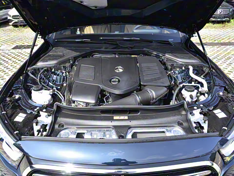 2025�� E 300 L ������