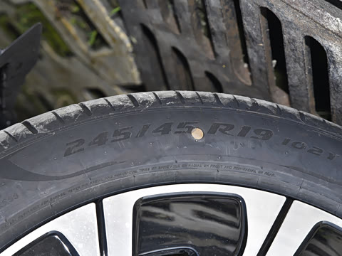 2025�� E 300 L ������