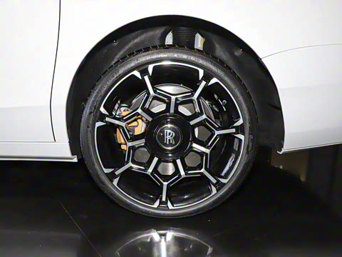 2025�� Black Badge