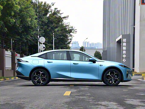 2025�� 230UltraǬ���Ǽ�ADS SE���̰�