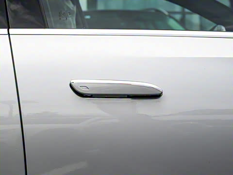 2024�� E 350 e L ���ʽ��϶����γ�