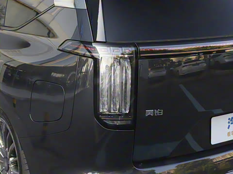 2025�� 700 Ultra�������������״��