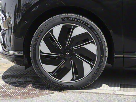 2025�� 636Max���Ȱ� 5��