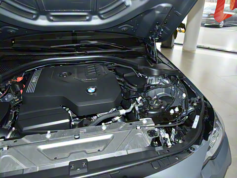 2025�� 225i M�˶���ҹ��װ