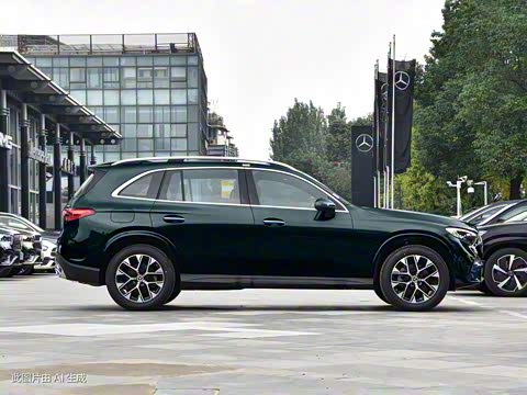 2024��  �Ŀ� GLC 260 L 4MATIC ������ 5��