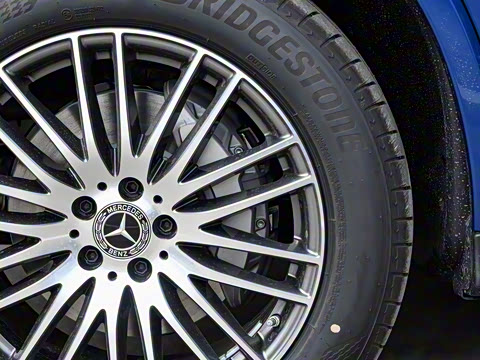 2025�� GLC 300 L 4MATIC ������ 7��