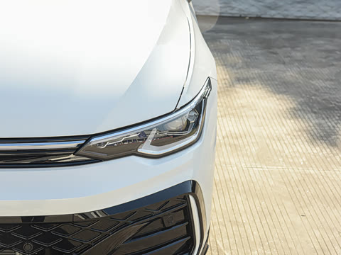 2025�� 300TSI R-Line