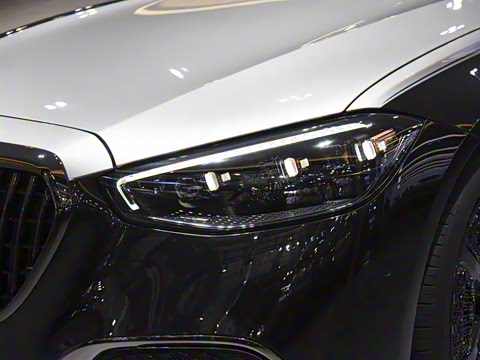 2025�� �Ŀ� S 680 4MATIC ��ҹ��