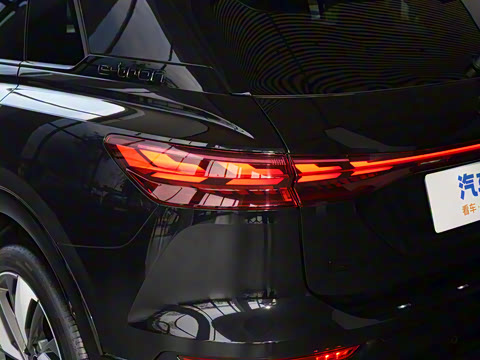 2024�� 50 e-tron quattro ��ҫ�� ������װ