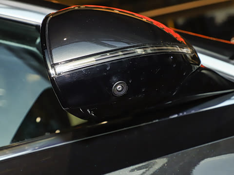 2025�� E 300 L ʱ����