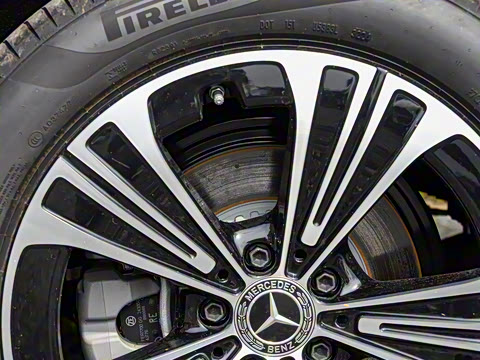 2025�� �Ŀ� E 260 L �˶���