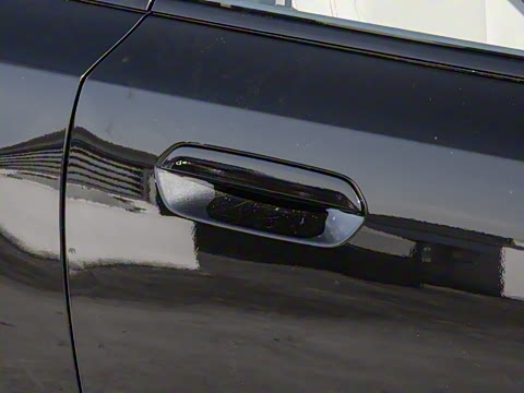 2025�� 225i M�˶���ҹ��װ