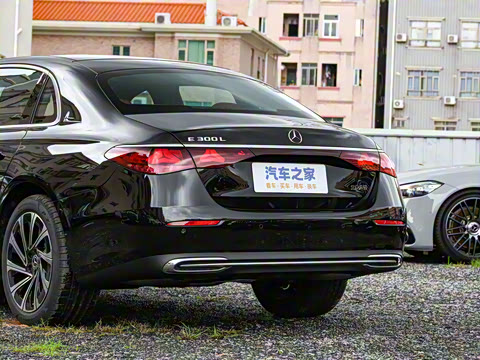 2025�� E 300 L ������