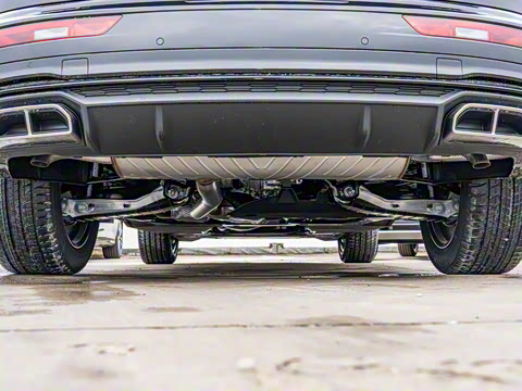 2025�� 40 TFSI ����������