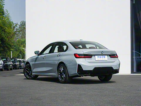 2025�� 330Li M�˶���ҹ��װ