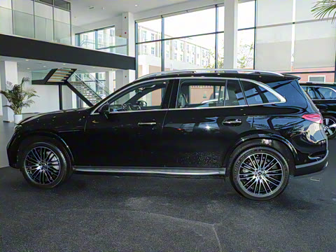 2025�� GLC 300 L 4MATIC ������ 5��