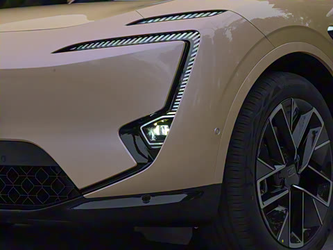 2025�� Ultra ���̰�