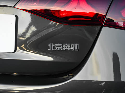 2024�� E 350 e L ���ʽ��϶����γ�