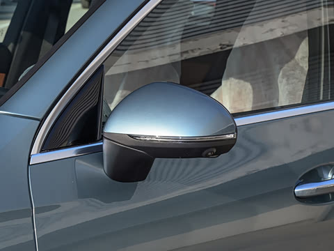 2025�� GLC 300 L 4MATIC ������ 5��