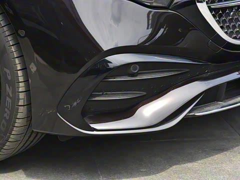 2025�� �Ŀ� E 300 L �����˶���