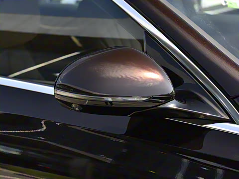 2025�� E 300 L ������