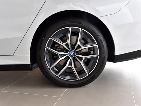 2024�� eDrive 35L M�˶���װ