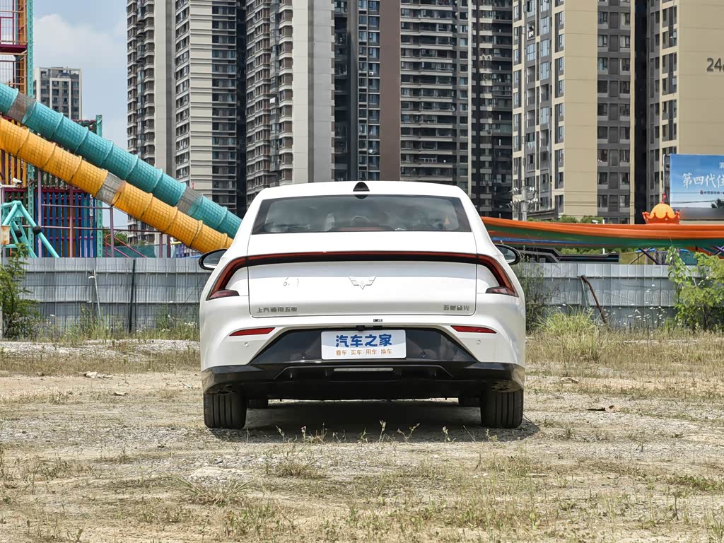 Wuling Starlight, Седан EV: фото поколения