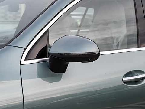 2025�� GLC 300 L 4MATIC ������ 5��