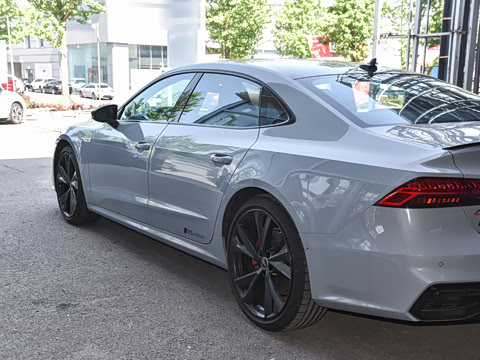 2025�� 45 TFSI quattro RS �׼����ٰ�