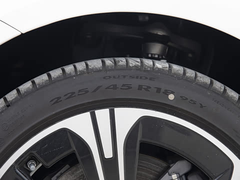 2025�� �Ŀ� C 260 L 4MATIC �˶���