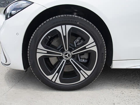 2025�� �Ŀ� C 260 L 4MATIC �˶���