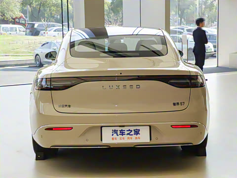 2025�� 705km Max