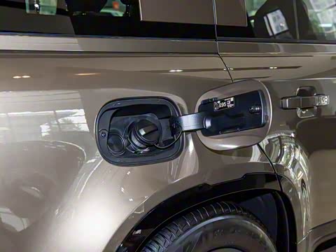 2025�� 110 3.0T P400 X-Dynamic HSE