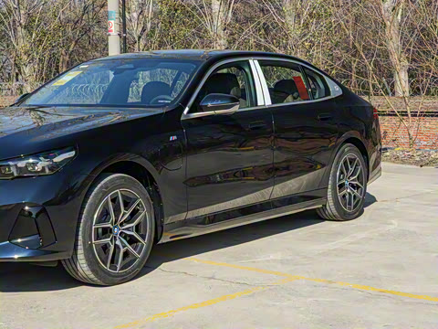 2025�� eDrive 35L M�˶���װ