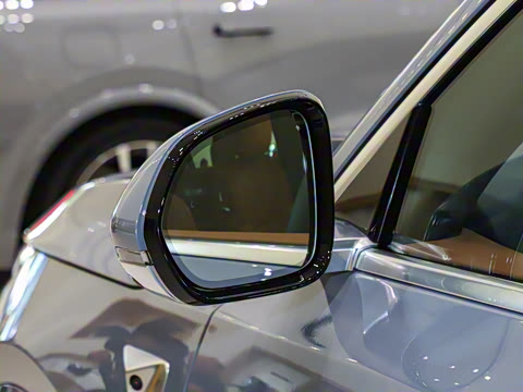 2025�� Ultra ���ܻ��°�